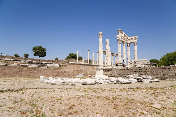 Akropolis van Pergamon, Turkije. Ruïnes van de tempel van Trajanus (Trajaneum), 117-118 jaar voor Christus — Stockfoto