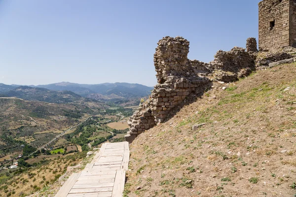 Akropol z Pergamonu, Turcja. Krajobraz z ruinami dawnych fortyfikacji — Zdjęcie stockowe