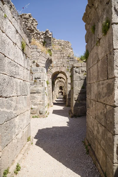 Acropolis of Pergamum, Turkey. The ruins of the underground galleries with arched vaults — Stock Photo, Image