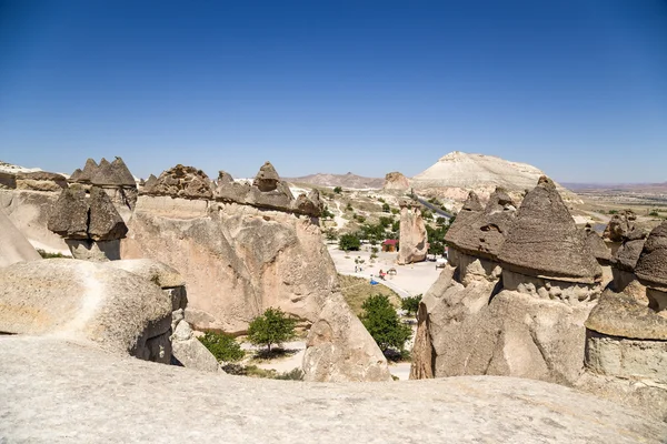 Capadocia, Turquía. Vista superior de los pintorescos "hongos" Pilares de la intemperie en el Valle de los Monjes (Valle del Pashabag ) — Foto de Stock