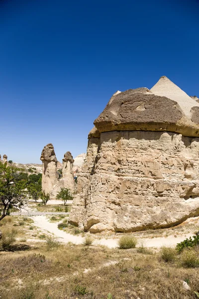 Capadocia, Turquía. Escénicos pilares de la intemperie en el Valle del Pashabag (Valle de los Monjes ) — Foto de Stock