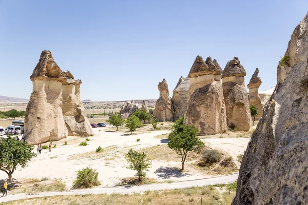 Cappadocië, Turkije. Champignon-vormige pilaren van verwering Pashabag Valley (de vallei van de monniken) — Stockfoto