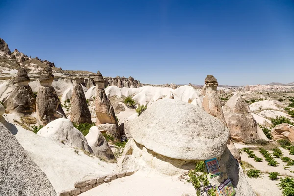 Capadocia, Turquía. Pilares de meteorización en el valle del Pashabag (Valle de los Monjes ) — Foto de Stock