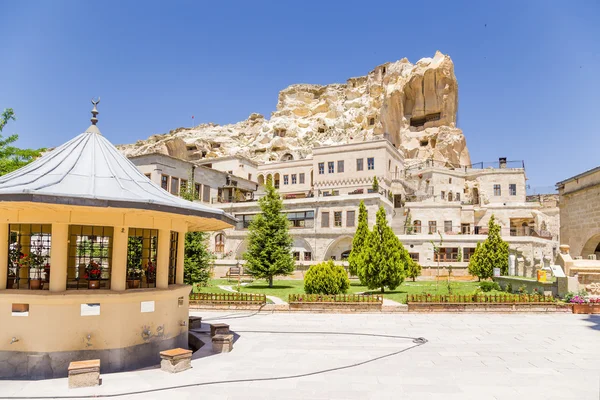CAPPADOCIA, TURKEY - JUN 25, 2014: Photo of view of the town from the courtyard of the mosque — Stock Photo, Image