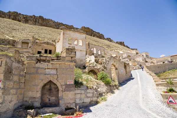 Turkey, Urgup. Ruins "facades" of abandoned "cave houses" in the old town — Stock Photo, Image