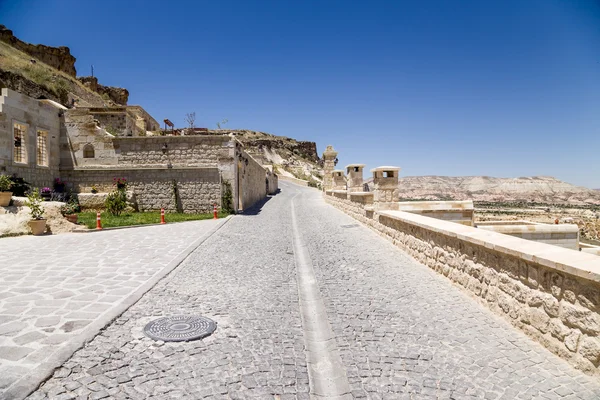 Ürgüp, Turkiet. Del av den gamla grotta staden, rekonstrueras av moderna bostäder — Stockfoto