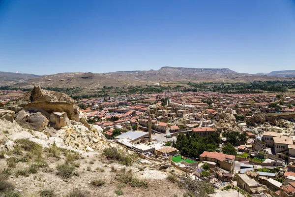 Ürgüp, Turkiet. Utsikt över stan från en klippa — Stockfoto