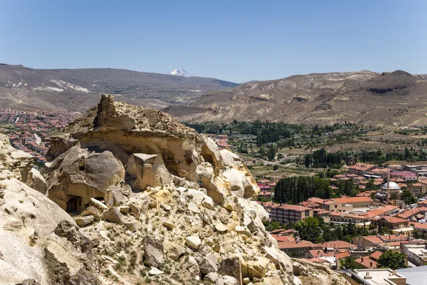 Ürgüp, Turkiet. Landskap med grottor i bergen — Stockfoto