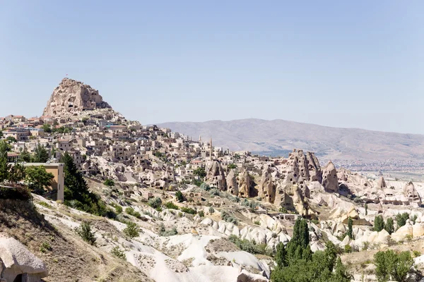 Capadócia, Turquia. Antiga fortaleza rochosa e "cidade caverna" Uchisar — Fotografia de Stock
