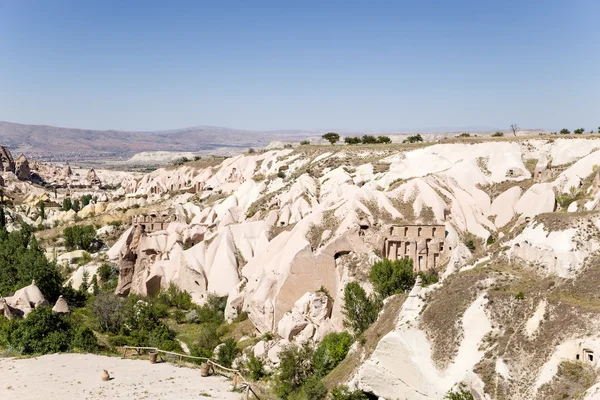 Cappadocia, Turkey. Cappadocia, Turkey. Picturesque valleys blue with carved into the rock "houses" - caves. — Stock Photo, Image