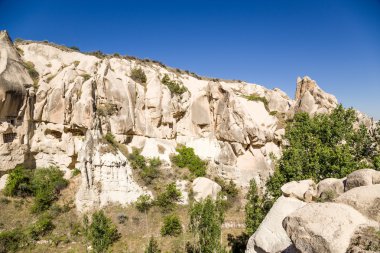 Kapadokya. Kanyon duvarları ile yapay mağaralar Göreme Milli Parkı