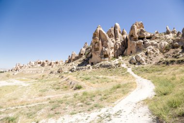Kapadokya. Cliffs Göreme Milli Parkı içinde mağaralar ile