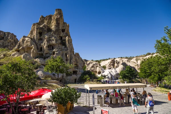 CAPPADOCIA, TURKEY - JUN 25, 2014: Photo of Entrance to the cave monastery complex in the Open Air Museum of Goreme — Stock Photo, Image