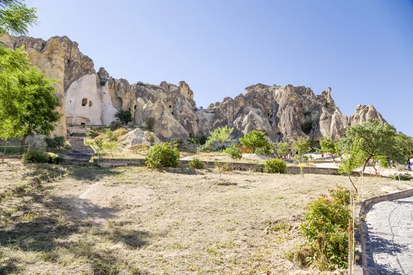 Turecko, Cappadocia. Malebný pohled církví ve skalách jeskyně klášter složité v Goreme národního parku — Stock fotografie