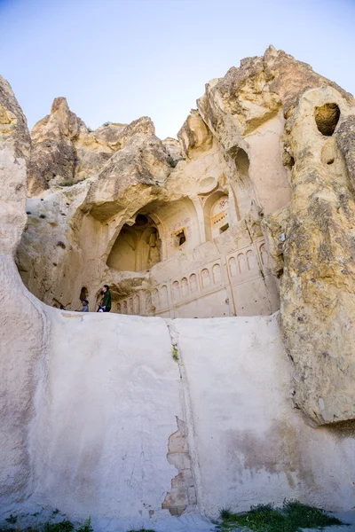 Cappadocië, Turkije - 25 Jun 2014: Foto van het klooster complex in de Open lucht Museum van Goreme. De ruïnes van de middeleeuwse grot kerk — Stockfoto