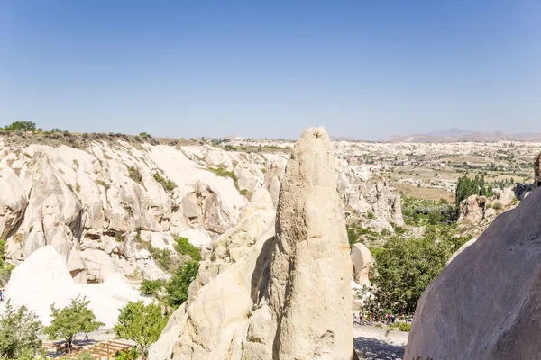 CAPPADOCIA, TURQUIA - JUN 25, 2014: Foto da paisagem montanhosa no Parque Nacional de Goreme — Fotografia de Stock