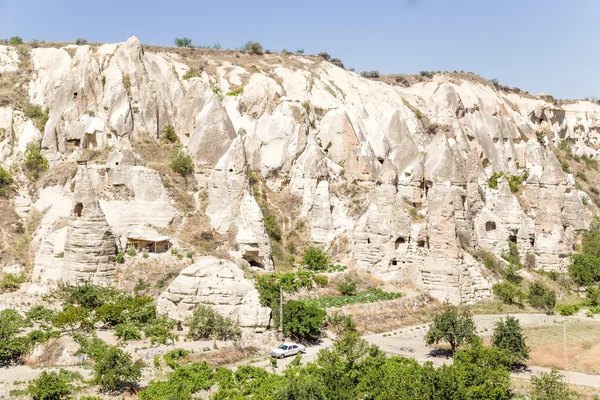 Kappadokie, Turecko. Stěny kaňonu v národním parku Göreme s umělé jeskyně — Stock fotografie