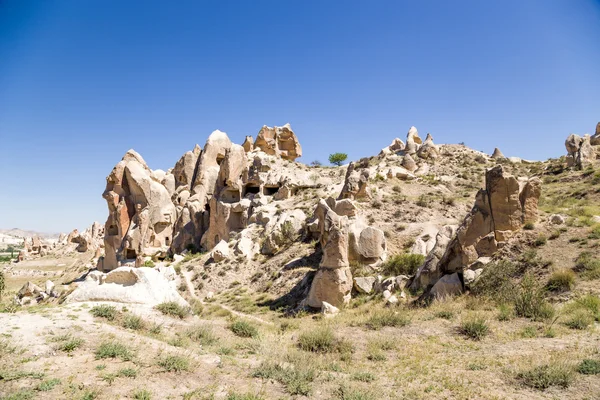 Kapadocja, Turcja. Malownicze klify z jaskiń w Park Narodowy Göreme — Zdjęcie stockowe