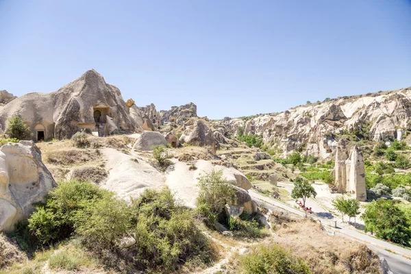 Kapadokya. Kayalar ile yapay mağaralar Göreme Milli Parkı — Stok fotoğraf