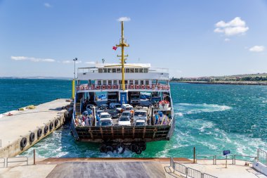 Çanakkale Boğazı, Marmara Denizi ve Ege Denizi'ne bağlayan kuzeybatı Türkiye'de bir dar boğazı var. Türk Boğazları ile birlikte muadili Boğaziçi biridir. İstanbul gibi Asya'nın anakara Avrupa'dan ayıran.