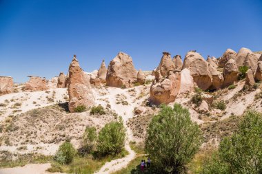 Kapadokya. (Outliers ayrışma şekiller ile pitoresk Devrent Vadisi)