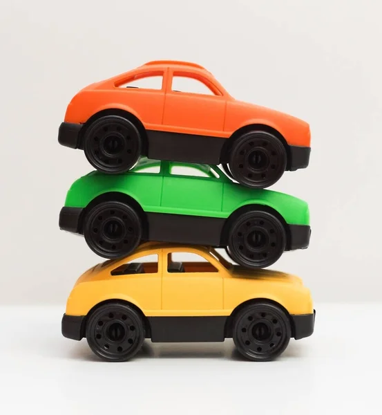 Feche Pilha Três Carros Brinquedo Coloridos Feitos Plástico Seguro Não — Fotografia de Stock