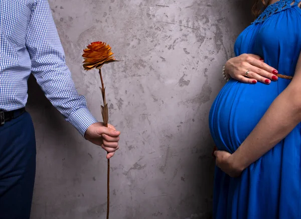 Male Husband Hand Give Wooden Rose Flower Pregnant Woman Wife — Stock Photo, Image