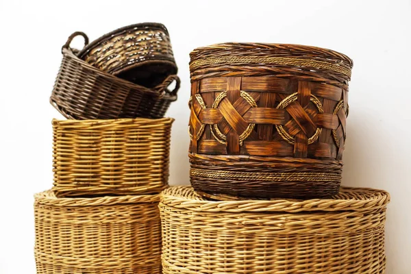 Six Natural Wicker Straw Baskets Different Sizes Shapes Patterns White — Stock Photo, Image