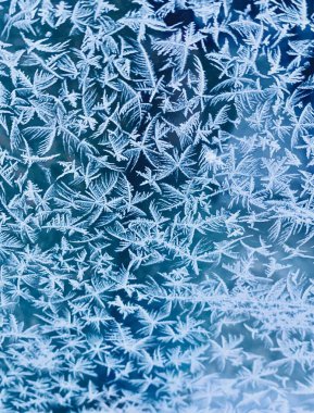 Kar ve kar taneleri ile donmuş cam yüzey, kış arkaplan deseni