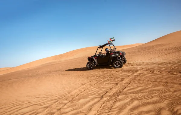 Ντουμπάι Ηνωμένα Αραβικά Εμιράτα 2014 Quad Buggy Ποδήλατο Γυναίκα Οδηγό — Φωτογραφία Αρχείου