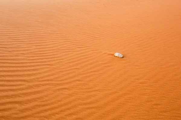 石と砂漠の砂 — ストック写真