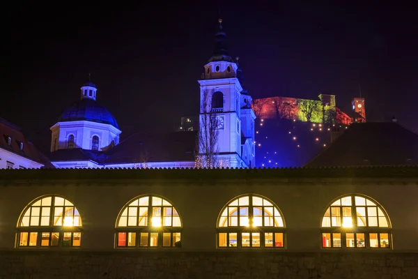 Antiguo centro de la ciudad de Liubliana decorado para Navidad — Foto de Stock
