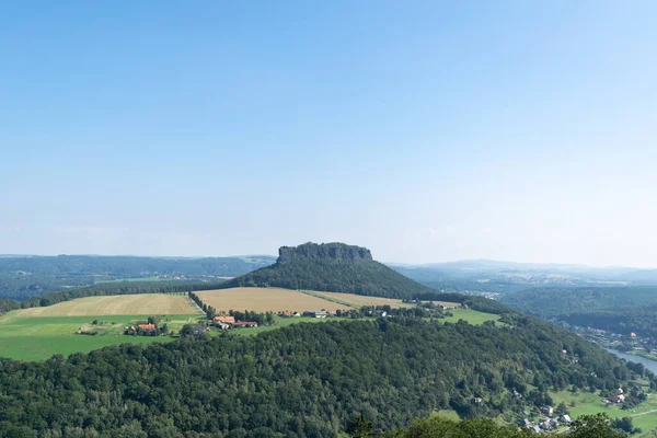 Konigstein Fortaleza Verano Castillo Cielo Azul Destino Turístico Vacaciones Europa —  Fotos de Stock