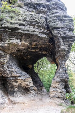 Tisa Avrupa Kayalıkları Avrupa Cumhuriyeti turizm merkezi yaz mevsimi dağ oluşumu kumtaşı duvarlar yaz seyahati