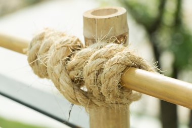 bulanık ipe düğüm