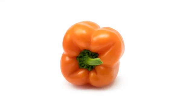 Orange Paprika auf weißem Hintergrund. — Stockfoto