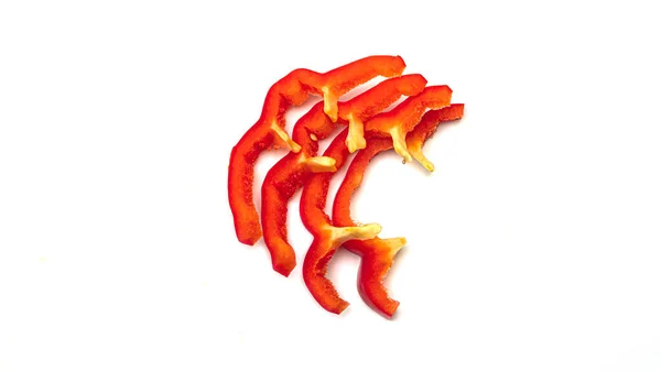 Fatias de pimentão vermelho doce no fundo branco. — Fotografia de Stock