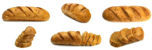 Нарізаний довгий хліб з зернами на білому тлі . — стокове фото