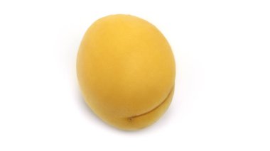 Beyaz arka planda kayısı. Kayısı dilimleri. Makro fotoğraf. Yüksek kalite fotoğraf