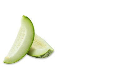 Beyaz arka planda dilimlenmiş kavun. Kavunun alışılmadık rengi. Yüksek kalite fotoğraf