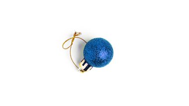 Beyaz arka planda Noel ağacı topu. Yüksek kalite fotoğraf