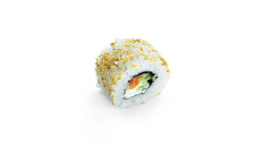 Suşi, somon balığı, salatalık, Philadelphia peyniri ve beyaz arka planda susam. - Evet. Yüksek kalite fotoğraf