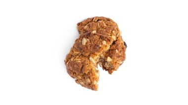 Beyaz arka planda üzümlü ve hindistan cevizli yulaflı kurabiyeler. Yukarıdan bak. Yüksek kalite fotoğraf