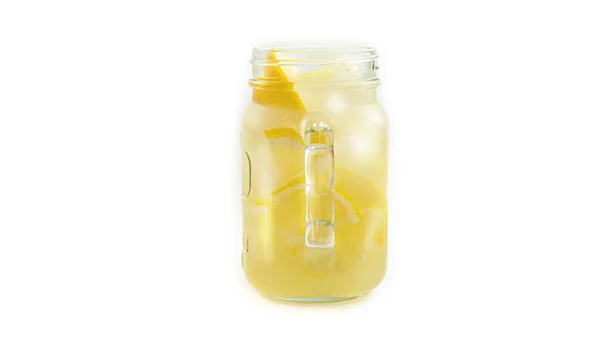 Einmachglas Mit Limonade Und Eis Auf Weißem Hintergrund Makrofoto Hochwertiges — Stockfoto