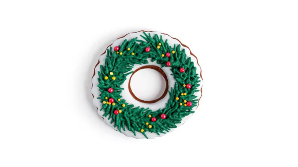 Beyaz Arka Planda Noel Çelengi Şeklinde Zencefilli Kek Yüksek Kalite — Stok fotoğraf