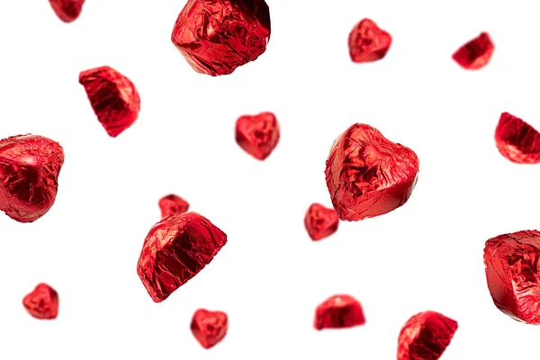 Sweet Chocolade Hartvormige Snoep Verpakt Rode Folie Papper Witte Achtergrond — Stockfoto