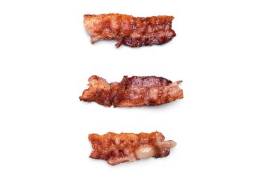 Beyaz arka planda kızarmış pastırma. Yüksek kalite fotoğraf