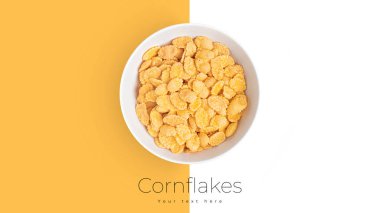 Beyaz arka planda mısır gevreği. Yüksek kalite fotoğraf