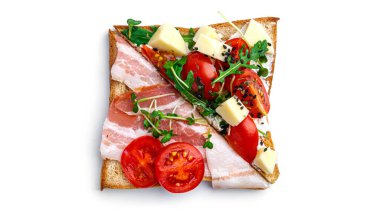 Beyaz arka planda farklı dolguları olan Sebze, et ve peynirli bruschetta. Yüksek kalite fotoğraf