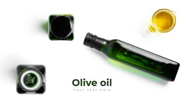 Yeşil şişedeki zeytinyağı beyaz arka planda izole edilmiş. Uzun başlık pankartı biçimi. Panorama web sitesi başlık pankartı. Yüksek kalite fotoğraf